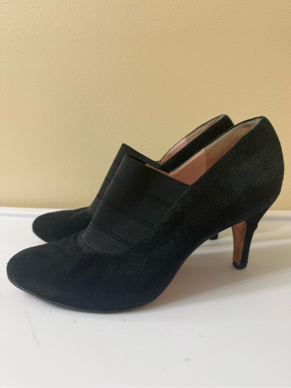 Taryn Rose 7.5 Black Suede Elastic Panel Heels Orthopedic Comfort Luxury Design